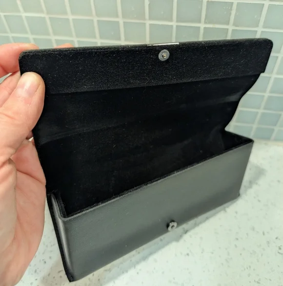 Hugo Boss Glasses Case - Picture 6 of 6